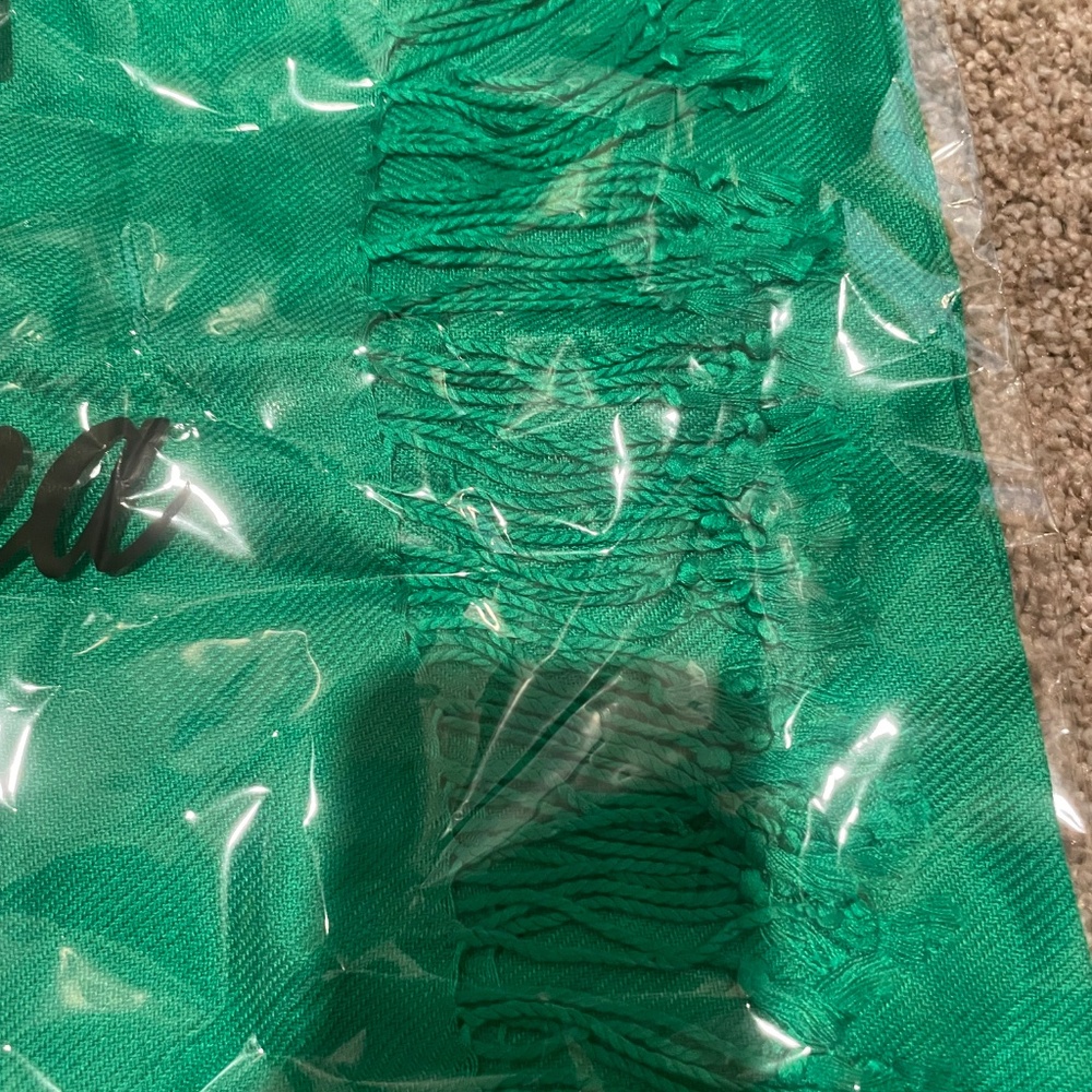 green pashmina - Picture 2 of 4